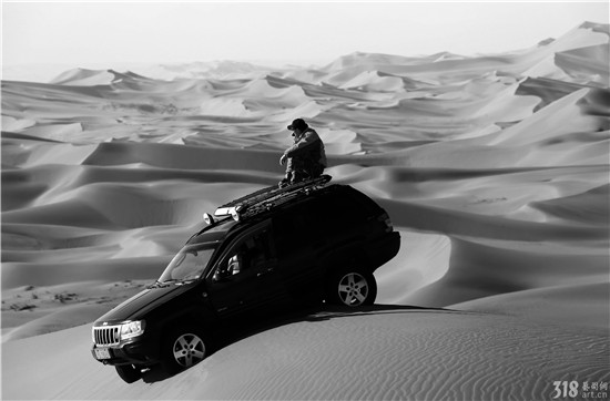 318报道 | “叠加态”呈现马泉独特的沙漠艺术世界